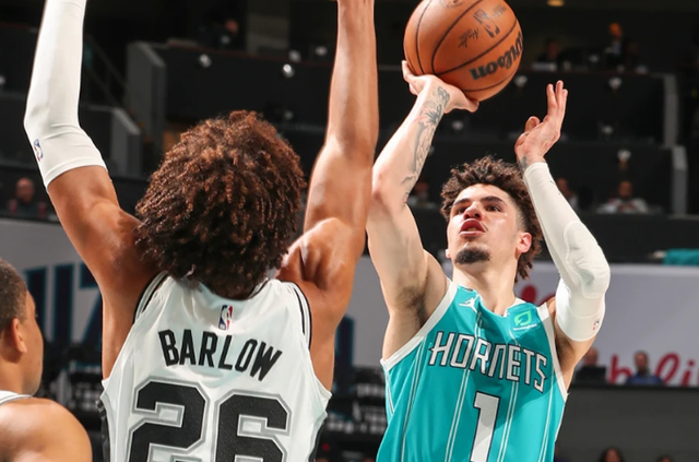 亚博登录-夏洛特黄蜂冲刺阶段远射贴柱；志在欧超杯名次提升；更衣室稳定；控场能力受关注(科尔维特大黄蜂)